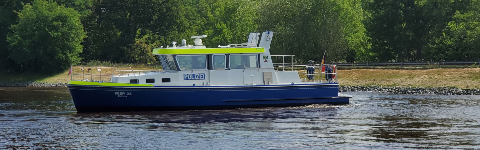 Siemer Werft Barßel-Reekenfeld - Motoryacht auf offenem Meer